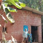 श्री.चंद्रकांत अनंत शेलार यांच्या जागेत जनावरांचा गोठा बांधणे.